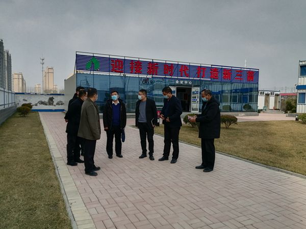 濟南建工集團領(lǐng)導到山東三箭集團路家洼、裴家村城中村改造村民安置用房項目檢查疫情防控工作